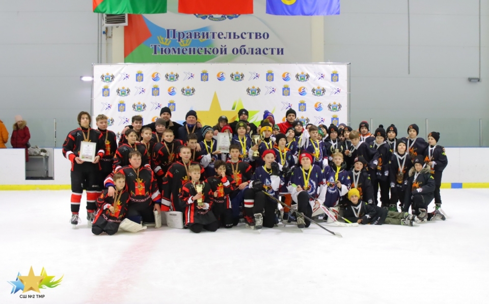 На льду СШ № 2 ТМР стартовал районный турнир по хоккею «Золотая шайба»